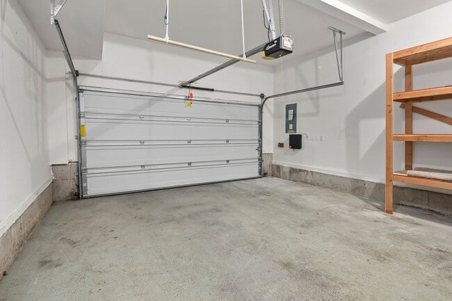 Building Photo - 1611 SW San Mateo Terrace