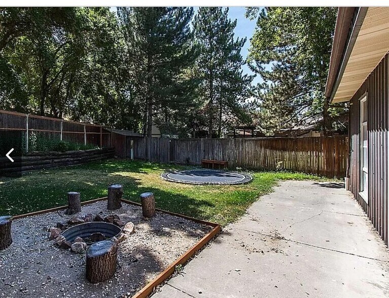 Building Photo - 809 Clover Blossom Cir