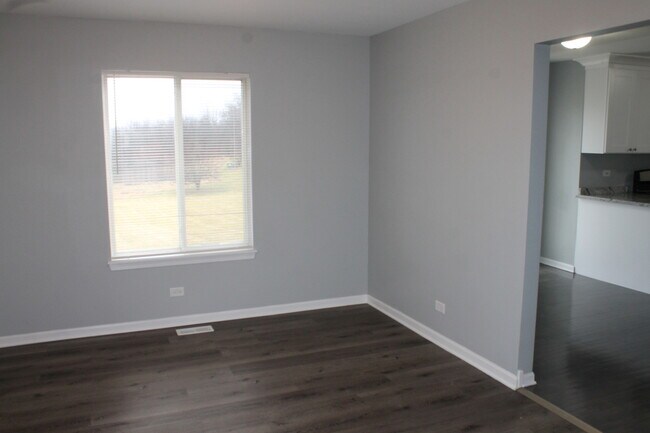 Building Photo - 1253 E Essex Ct