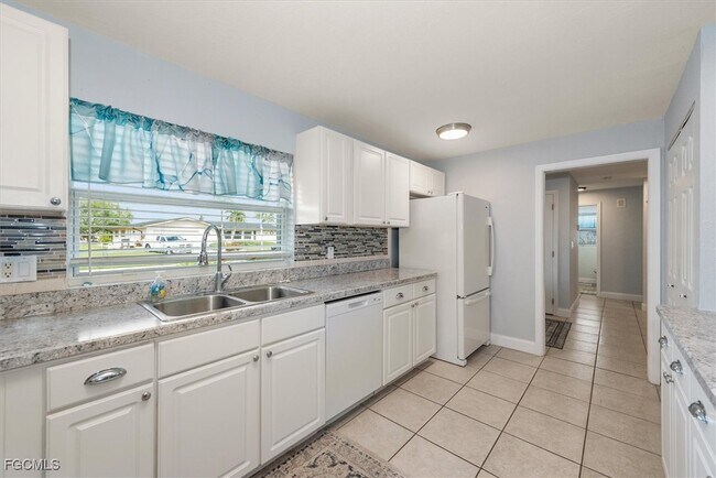 Building Photo - 1030 SE 43rd Terrace