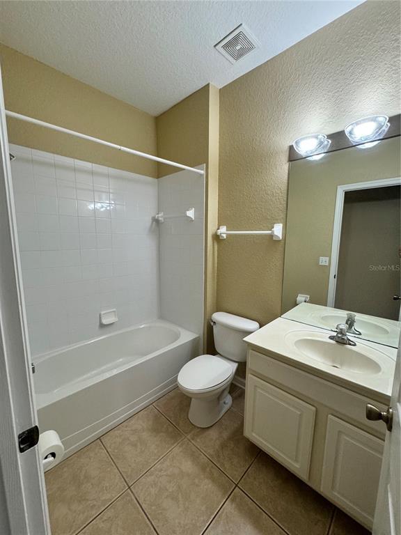 Building Photo - 2327 Meadow Oak Cir