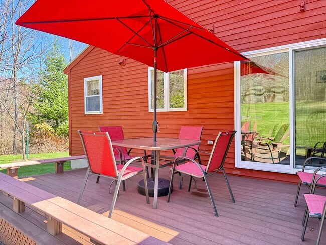 Building Photo - Meticulously Maintained 3BD/2.5BA Home in Quiet Westbrook Neighborhood!