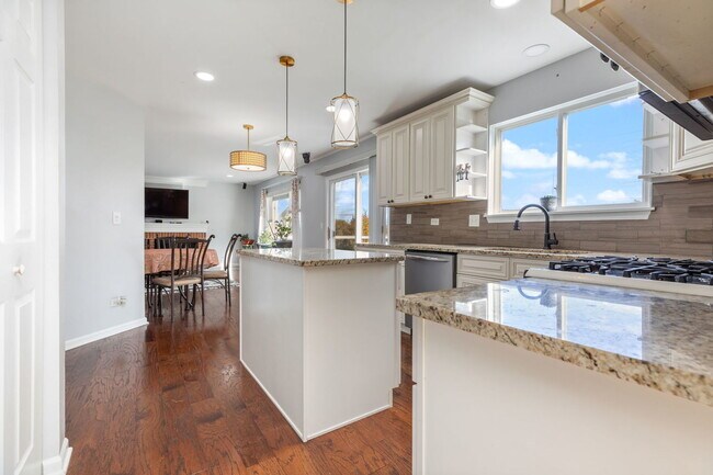 Building Photo - 3144 Bennett Pl