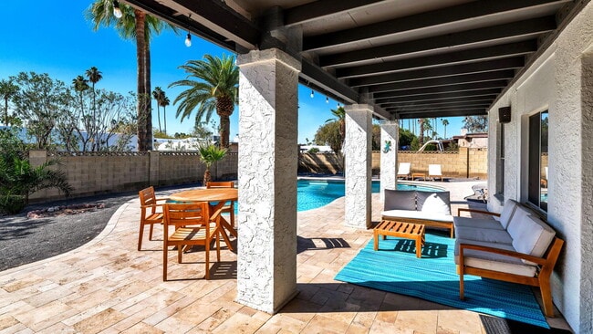 Building Photo - Spacious 5-Bed Scottsdale Home with Pool &...