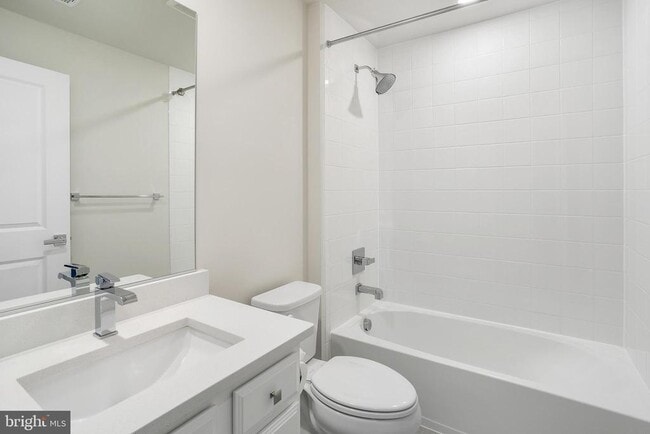 Building Photo - 6725 24th Ct N