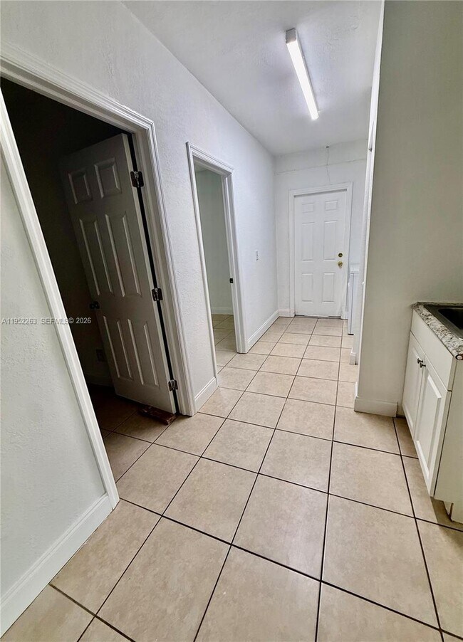 Building Photo - 11041 SW 140th Ave