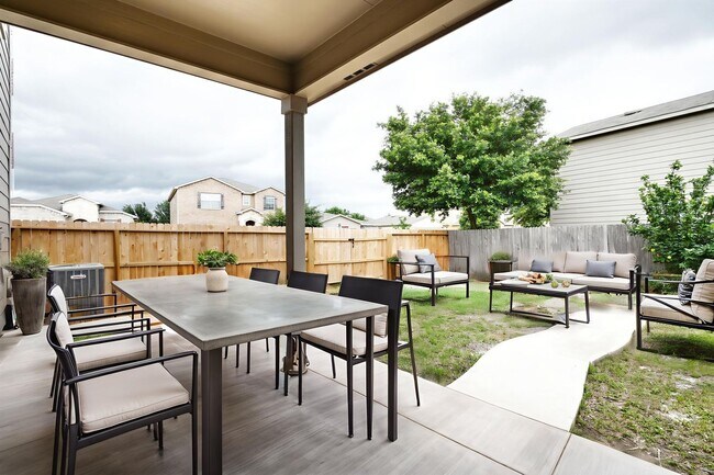 Building Photo - 5 bed | 3 bath | Corner lot | Fully remode...