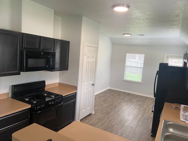 Building Photo - 3910 Falvel Cove Dr