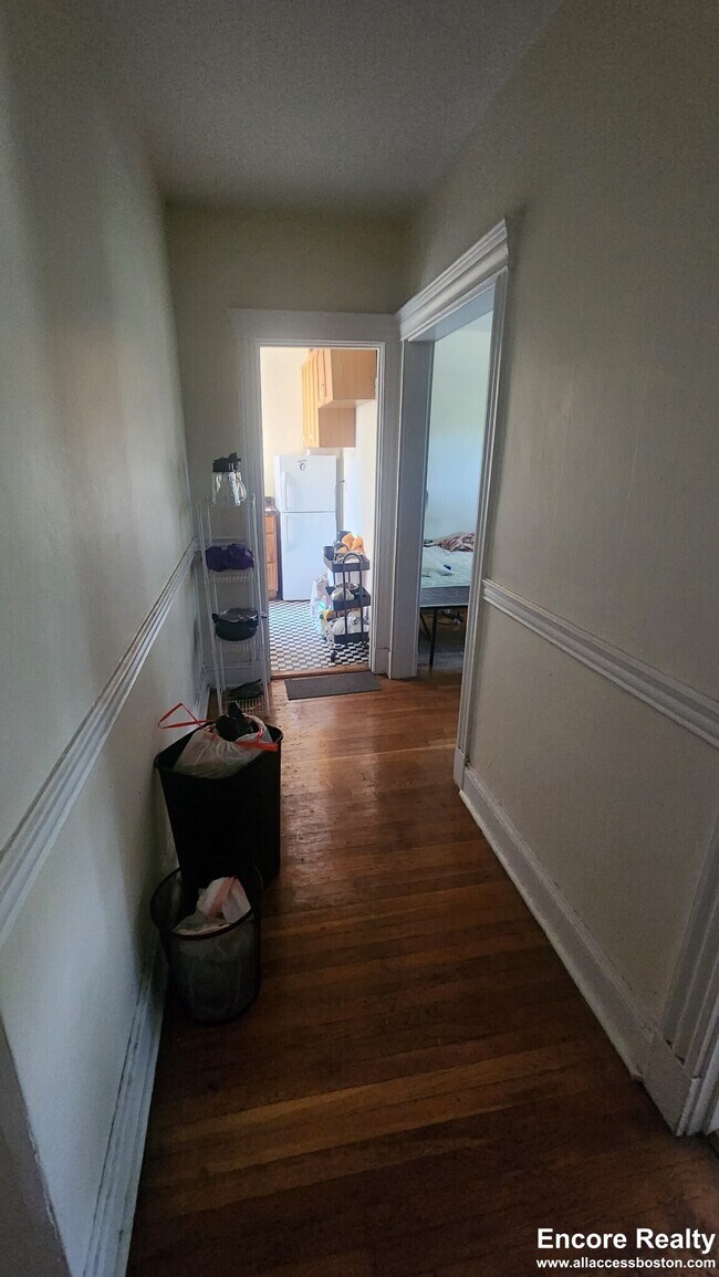 Building Photo - 364 Riverway