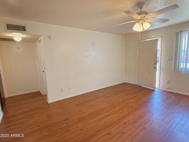 Building Photo - 1240 W Dunlap Ave
