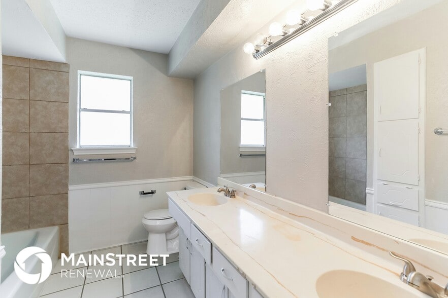 Building Photo - 1813 El Paso St