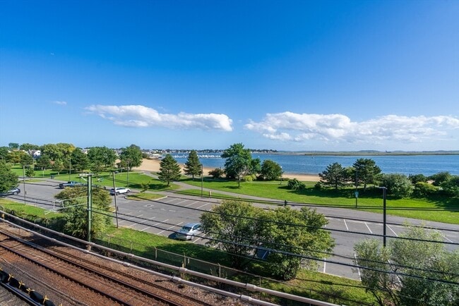 Building Photo - 917 Bennington St