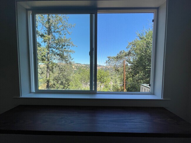 Building Photo - 252 Scenic Ave