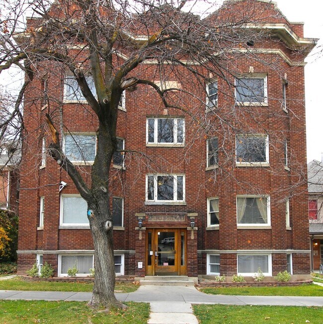 Building Photo - 740 E 300 S