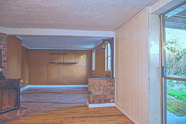 more basement space - 5425 S Junett St