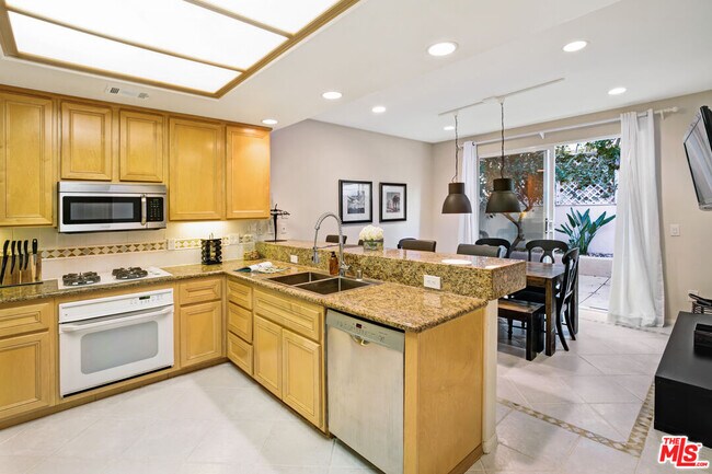 Building Photo - 6457 Zuma View Pl