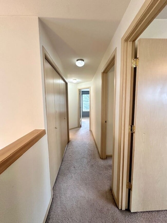 Building Photo - Roomy 4-Bedroom Home in Quiet Panther Lake Location
