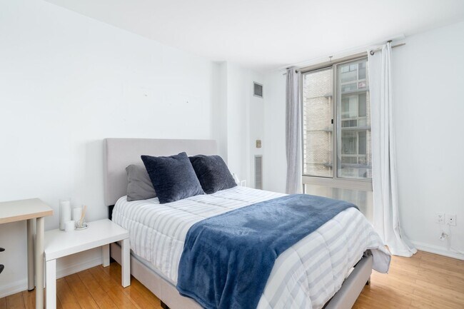 Building Photo - Sunny 2 BR at Claridge House Coop