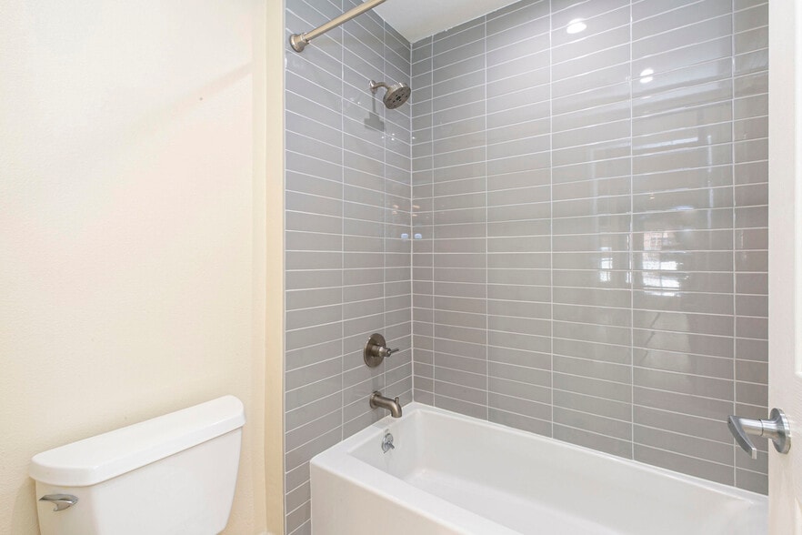Building Photo - 5525 Canoga Ave