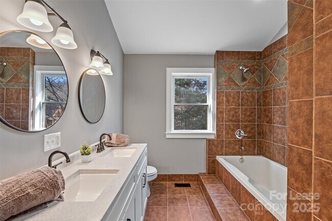 Building Photo - 5 Elmore St