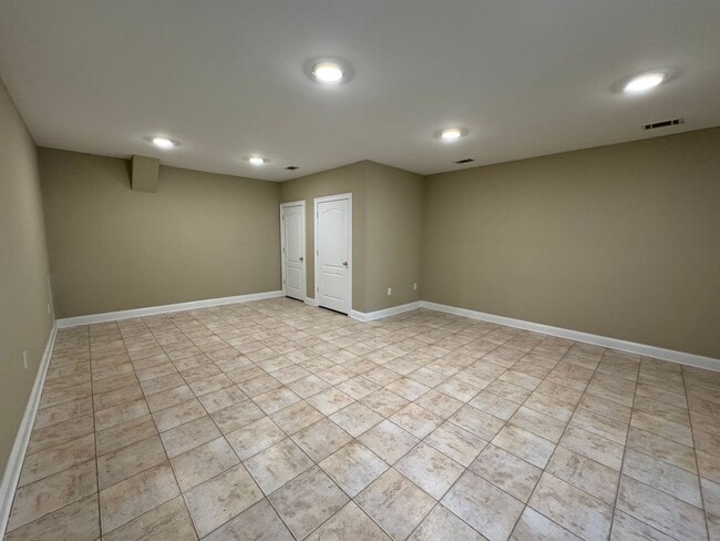 Building Photo - Executive Rental in Pear Alley Condominium...