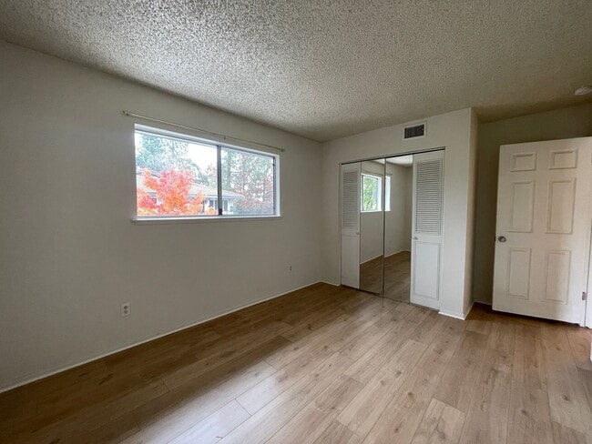 Primary Photo - Delightful 2 Bedroom! Recently Updated!! Move In Special!!!