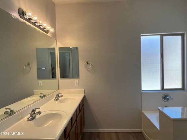Building Photo - 11383 W Mountain View Dr
