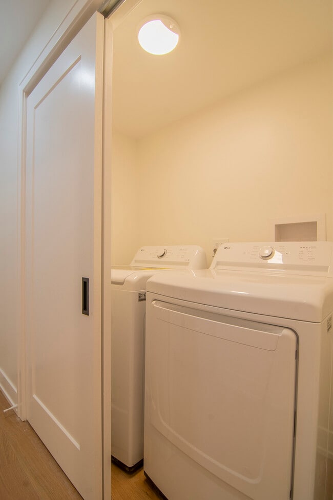 Building Photo - 3720 N Racine Ave