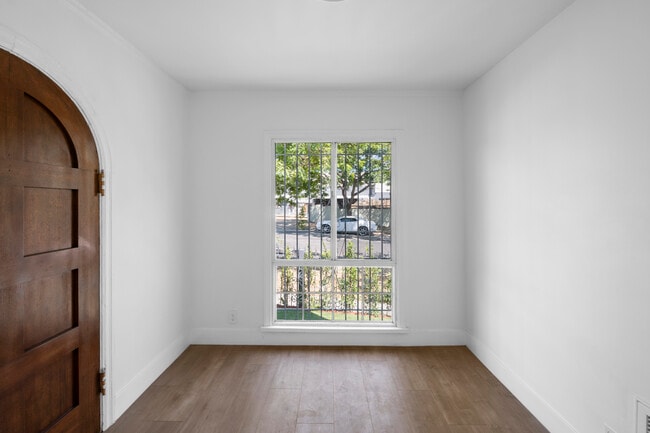 Building Photo - 1905 S Orange Dr