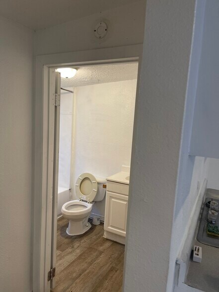 Building Photo - 8722 N Brooks St