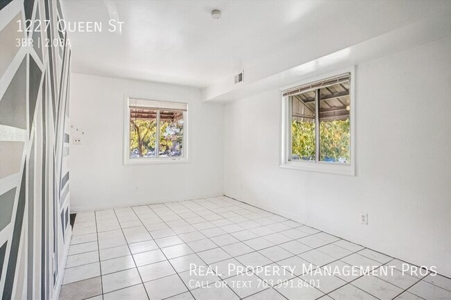 Building Photo - 1227 Queen St