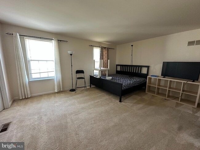 Building Photo - 103 Russell Ln