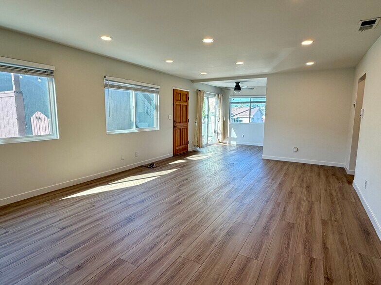 Building Photo - 1114 W 163rd St