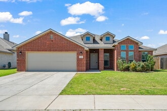 Building Photo - Modern Comfort Meets Thoughtful Design in Upland Crossing