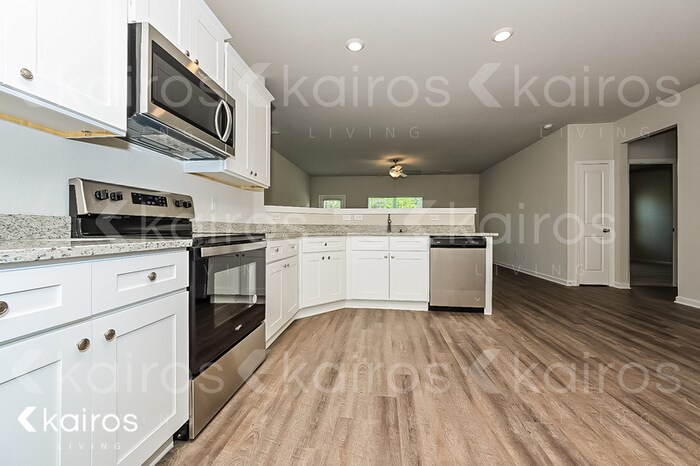 Building Photo - 7000 Pinehurst Way N