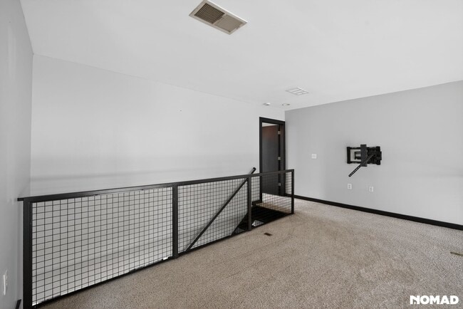 Building Photo - 1273 MacKintosh pknw