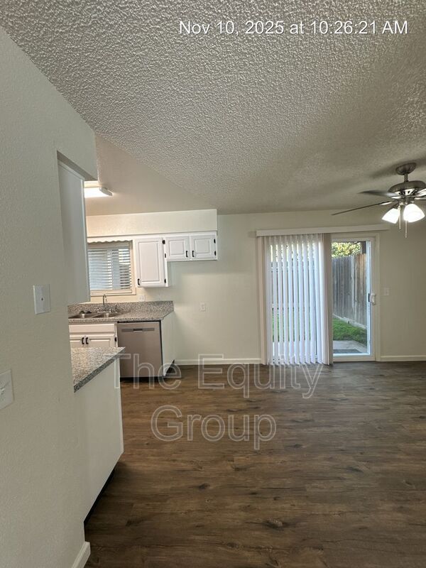 Building Photo - 806 Monarch Cir