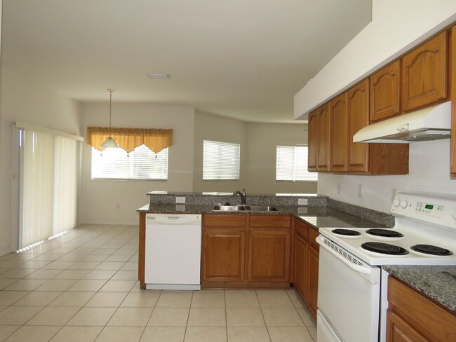 Building Photo - Large 4/2/3 Home renting $2800. month.