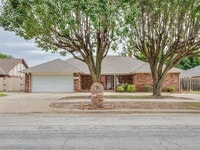 Building Photo - 12414 S Villa Ave