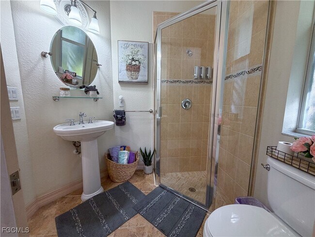 Building Photo - 2501 SE 19th Pl