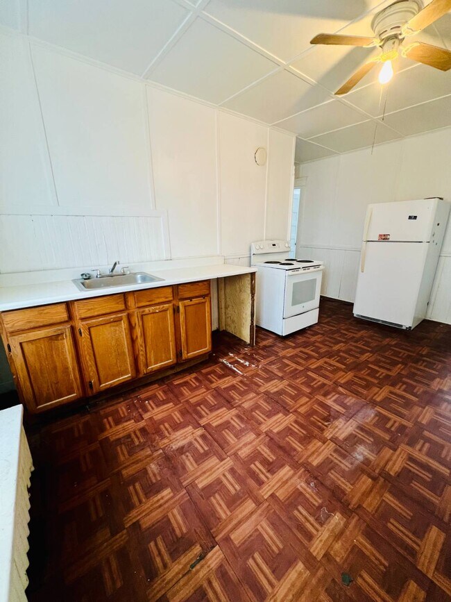 Building Photo - 163 Market St