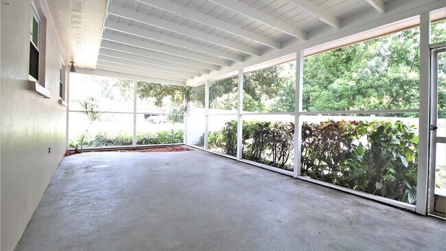 Building Photo - 1001 Brookside Dr