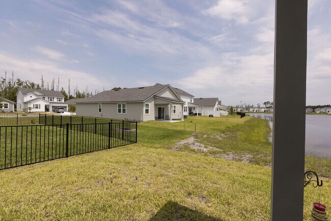Building Photo - For Rent | Like-New 3 Bedroom, 2 Bath Home...