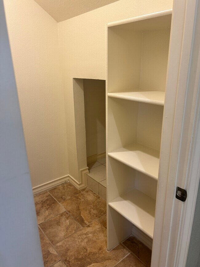 Building Photo - 15603 Rose Crest