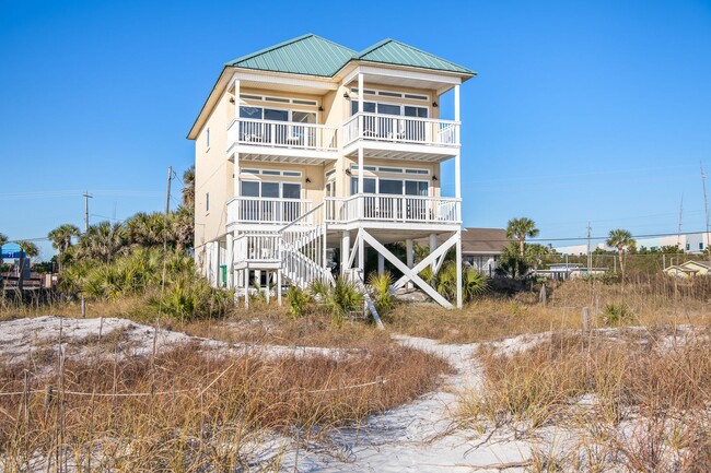 Building Photo - Newly Renovated Beach Front Four Bedroom Home