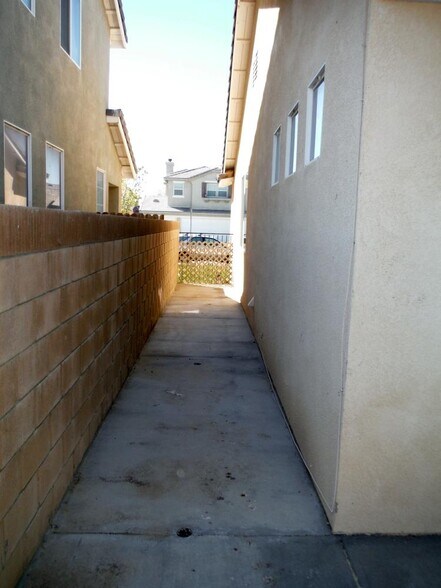 Building Photo - 44218 Amethyst St