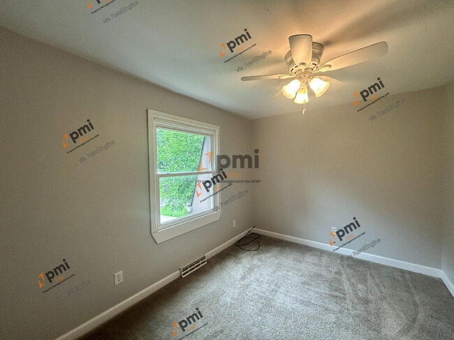 Building Photo - 2355 Hickory St