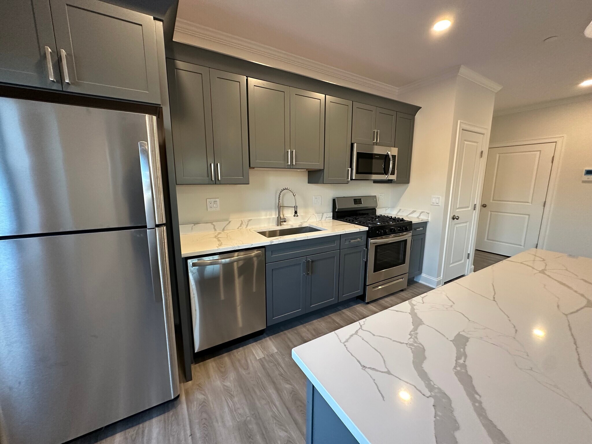 Building Photo - 48 Nichols St