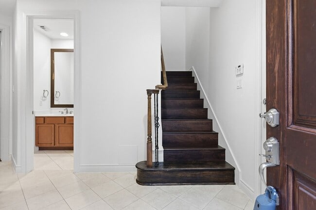 Building Photo - 1303 Sherwood Point Ln