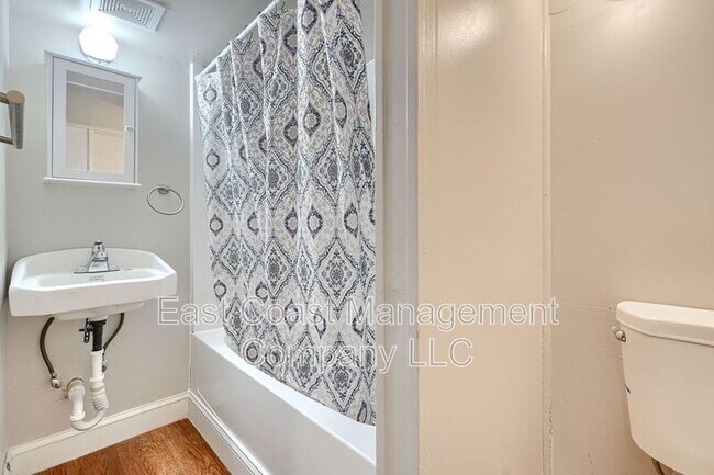 Building Photo - 425 N Highland Ave